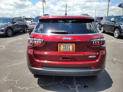 Used 2022 Jeep Compass Latitude image 10