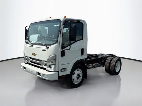New 2025 Chevrolet Low Cab Forward RWD image 3