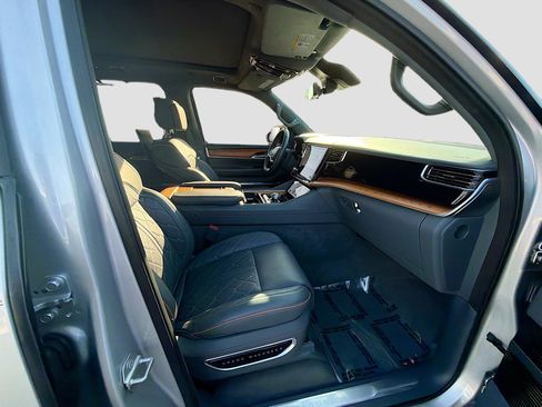 Used 2024 Jeep Grand Wagoneer Series III w/ Rear Seat Video Group 1 image 32