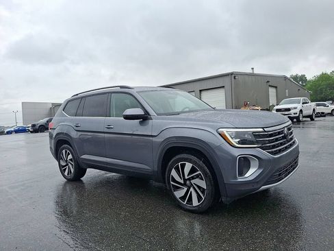 Used 2024 Volkswagen Atlas SE FWD image 1
