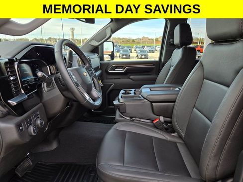 Used 2025 Chevrolet Silverado 2500 LT w/ Texas Edition AWD/4WD image 9