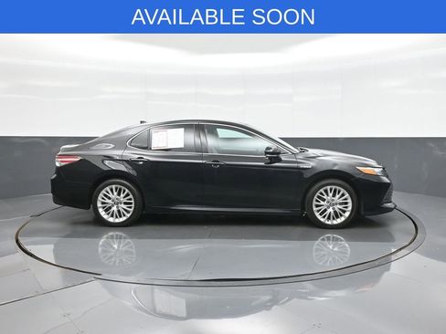 Used 2020 Toyota Camry XLE FWD image 8