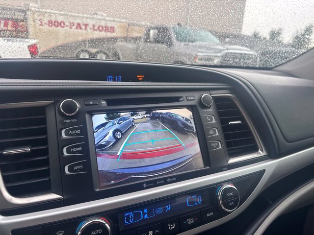 Used 2019 Toyota Highlander Plus FWD image 12