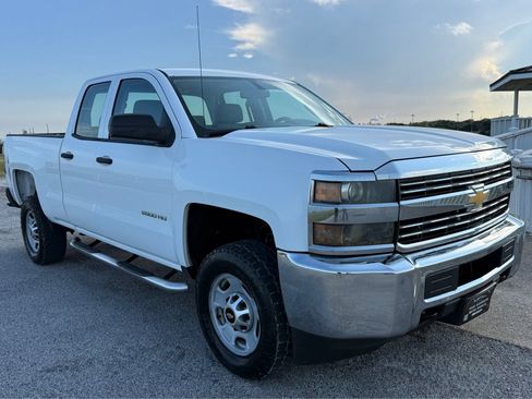 Used 2015 Chevrolet Silverado 2500 W/T RWD image 3