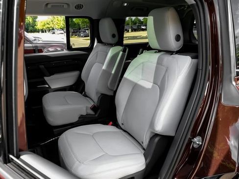 New 2026 Land Rover Defender 130 X-Dynamic SE AWD/4WD image 41