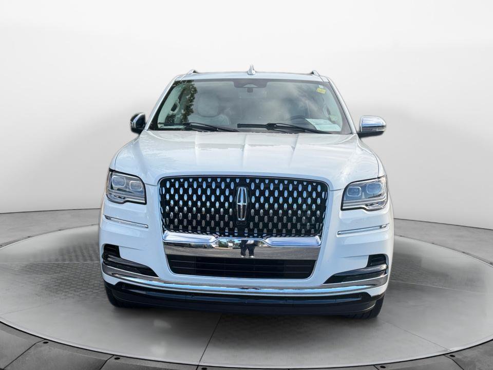 Used 2023 Lincoln Navigator Black Label AWD/4WD image 2