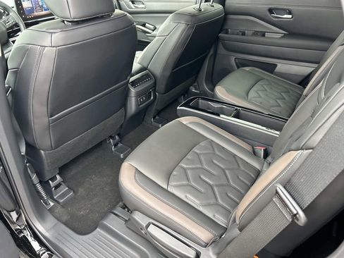 New 2026 Nissan Pathfinder Platinum AWD/4WD image 19