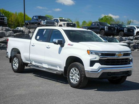 Used 2024 Chevrolet Silverado 1500 LT AWD/4WD image 3