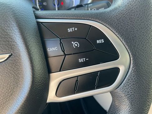 Used 2018 Chrysler Pacifica Touring Plus w/ Tire & Wheel Group image 10