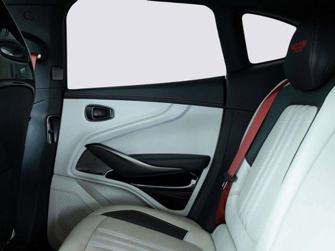 Used 2025 Aston Martin DBX 707 image 44