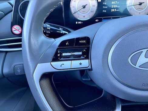 Used 2025 Hyundai Elantra SEL image 16