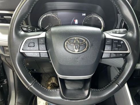 Used 2023 Toyota Highlander LE AWD/4WD image 14