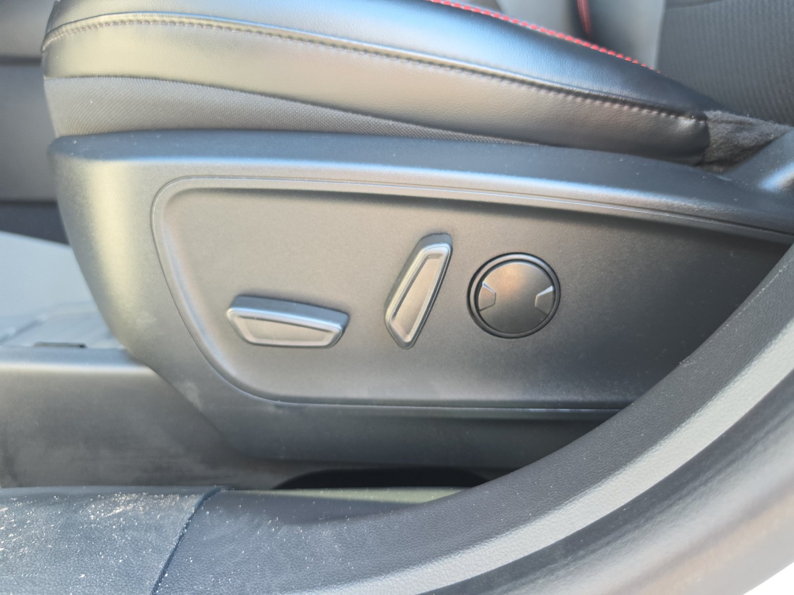 Certified 2024 Ford Escape ST-Line w/ Tech Pack #1 FWD image 18