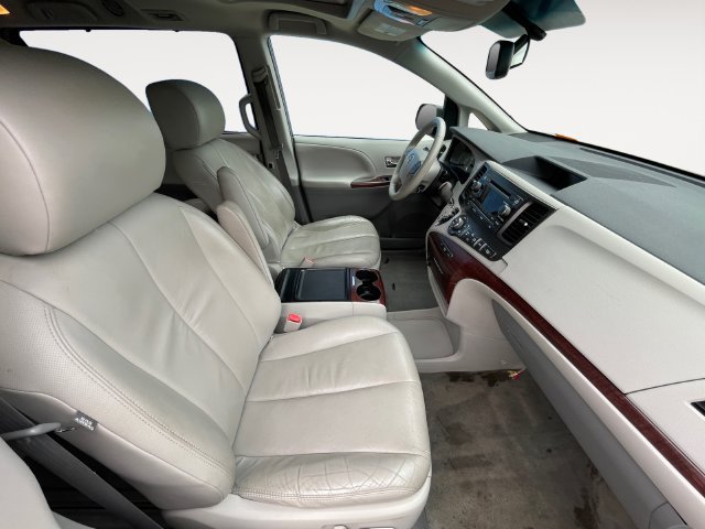 Used 2012 Toyota Sienna XLE FWD image 14