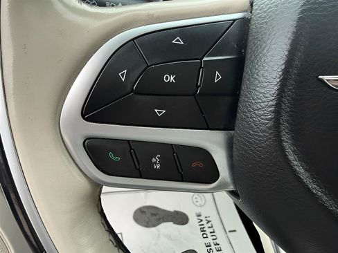 Used 2018 Chrysler Pacifica Limited FWD image 24
