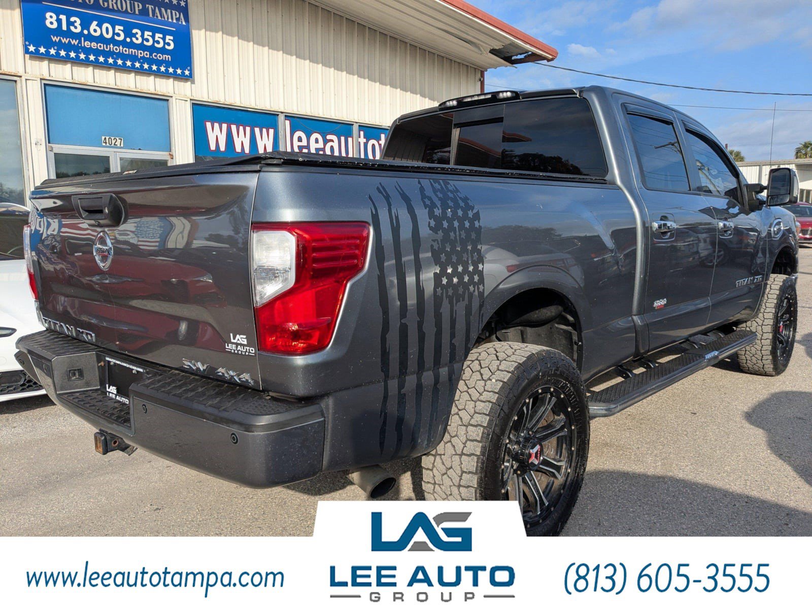 Used 2017 Nissan Titan SV AWD/4WD image 2
