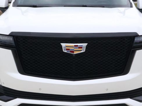 Certified 2024 Cadillac Escalade ESV Sport w/ Touring Package AWD/4WD image 8