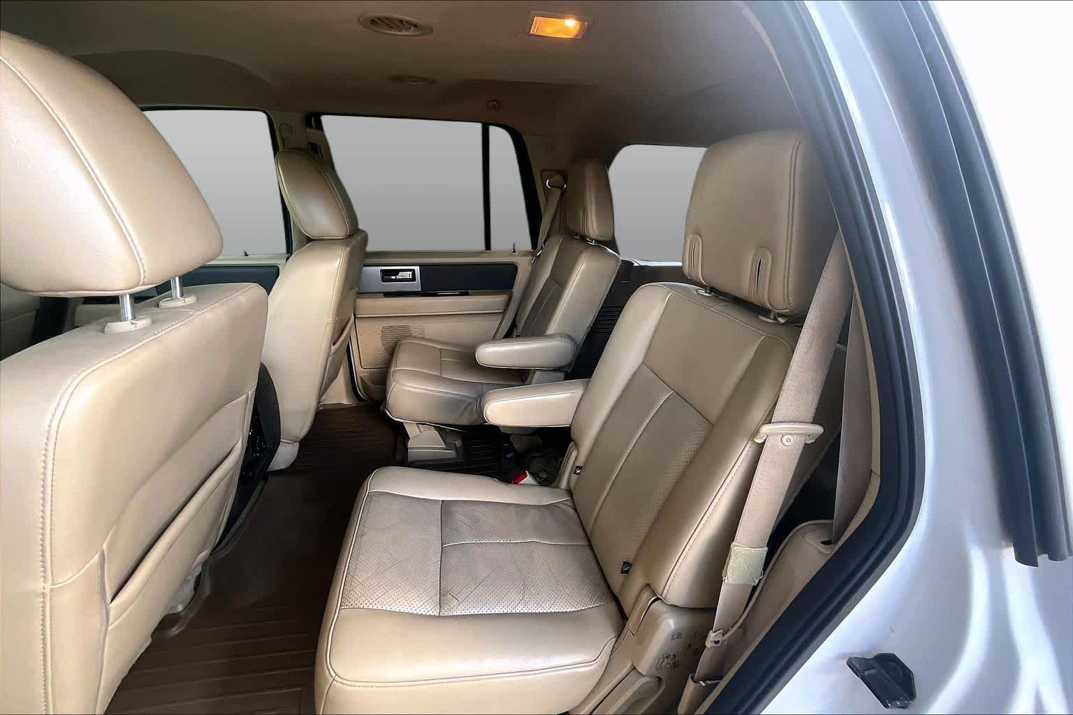 Used 2014 Ford Expedition XLT w/ Equipment Group 202A RWD image 21