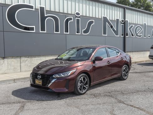 Used 2025 Nissan Sentra SV FWD image 1