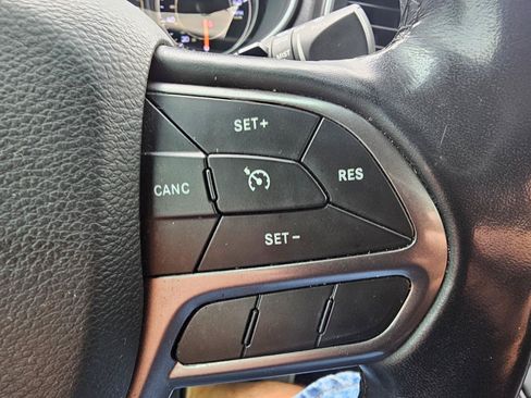 Used 2020 Jeep Cherokee Latitude Plus w/ Comfort/Convenience Group AWD/4WD image 32