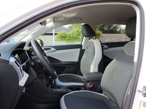 New 2025 Volkswagen Taos SE image 9