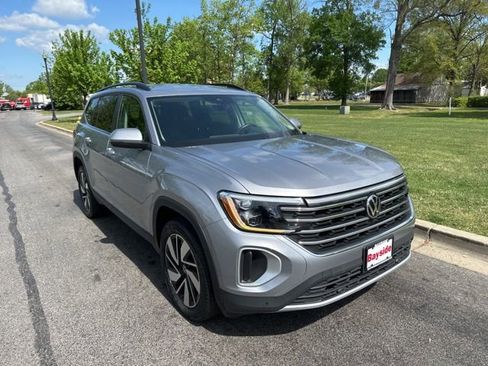 Used 2025 Volkswagen Atlas SE AWD/4WD image 26