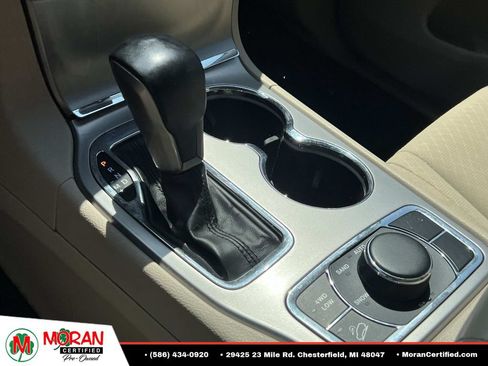 Used 2021 Jeep Grand Cherokee Laredo AWD/4WD image 24