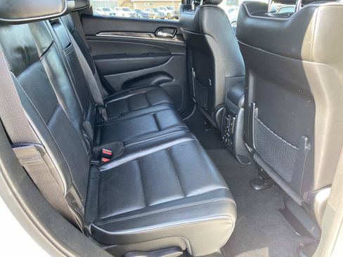Used 2020 Jeep Grand Cherokee Overland AWD/4WD image 24