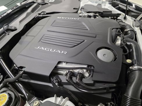 Used 2016 Jaguar F-TYPE R image 33