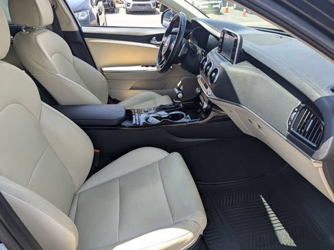 Used 2018 Kia Stinger RWD image 28