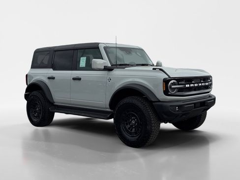 New 2026 Ford Bronco Outer Banks w/ Sasquatch Package AWD/4WD image 8