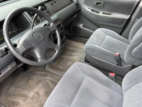 Used 1998 Isuzu Oasis S FWD image 23