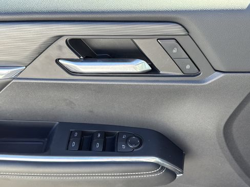 Used 2024 GMC Acadia Elevation image 26