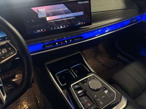 Used 2025 BMW i7 xDrive60 image 14