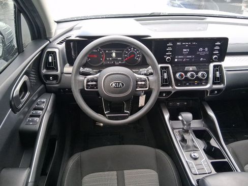Used 2021 Kia Sorento LX image 9