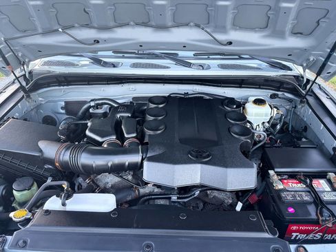 Used 2014 Toyota FJ Cruiser 4WD image 19