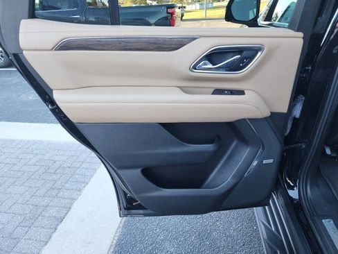 Used 2021 Chevrolet Tahoe Premier w/ Premium Package image 18