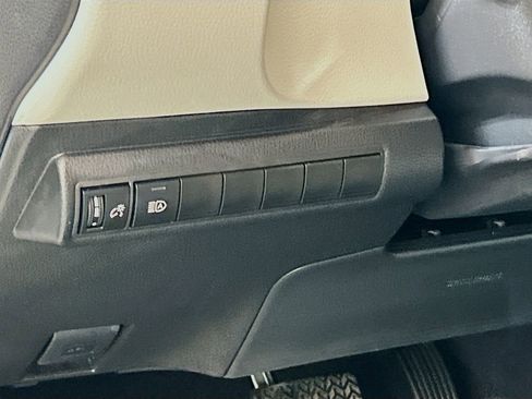 Used 2025 Toyota Corolla LE image 8