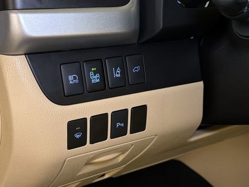 Used 2016 Toyota Highlander Limited image 29