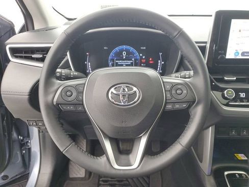 Used 2023 Toyota Corolla Cross XLE w/ Convenience Package FWD image 24