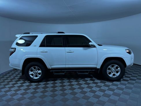 Certified 2020 Toyota 4Runner SR5 Premium AWD/4WD image 4