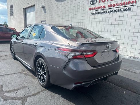 Used 2022 Toyota Camry SE FWD image 6