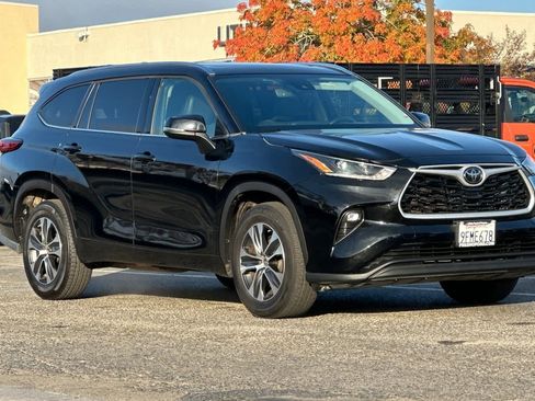 Used 2021 Toyota Highlander XLE image 9