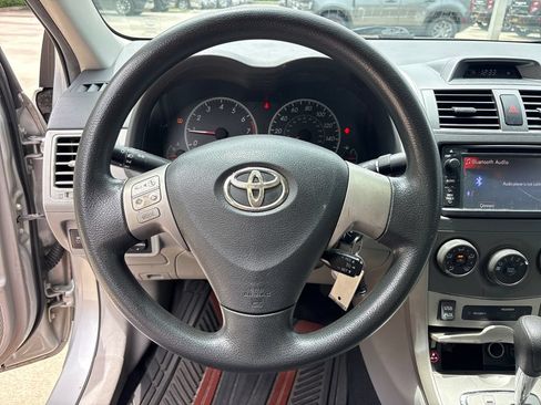 Used 2013 Toyota Corolla LE FWD image 18