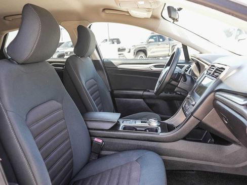 Used 2018 Ford Fusion SE w/ Fusion SE Technology Package FWD image 16