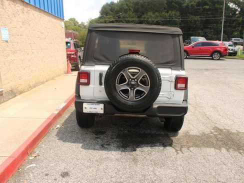 Used 2018 Jeep Wrangler Unlimited Sport S AWD/4WD image 5