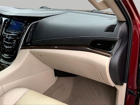 Used 2018 Cadillac Escalade ESV Premium Luxury AWD/4WD image 19