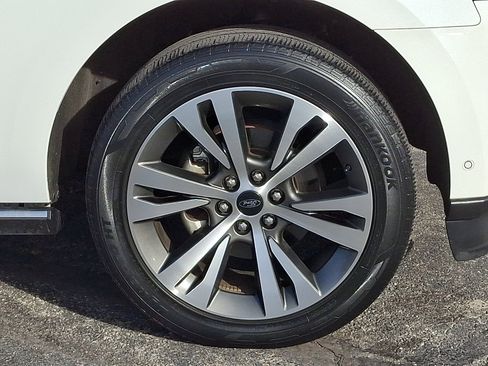 Used 2021 Ford Expedition Max Limited image 9