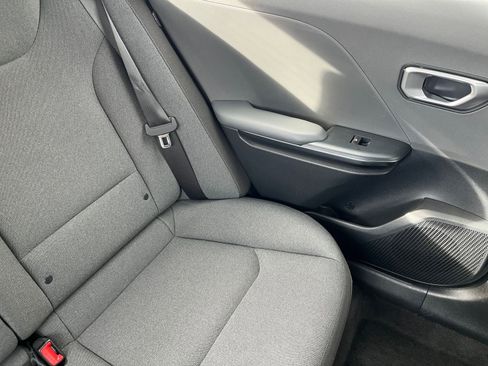 Used 2025 Kia K4 LXS image 36