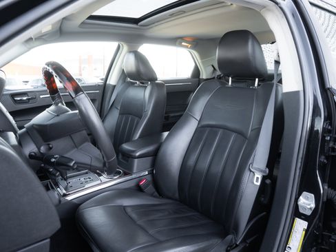 Used 2010 Chrysler 300 C image 18